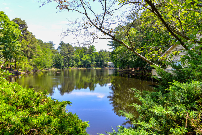 Foto del edificio - Lakeside Townhomes