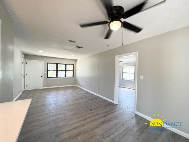 Building Photo - Newly Renovated 4 Bedroom Home in FWB!
