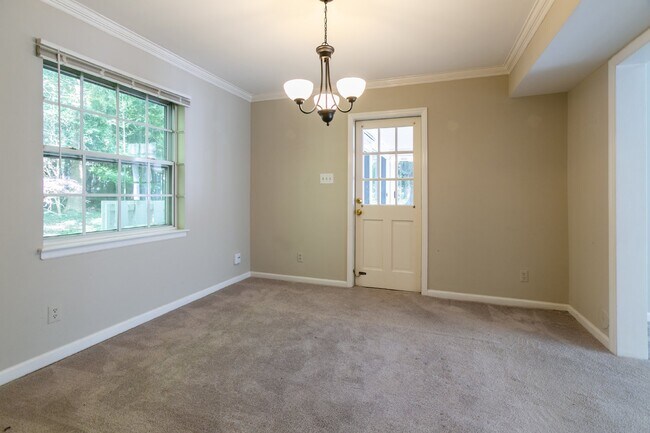 Building Photo - Charming 2 Bedroom 2.5 Bathroom Condo in t...