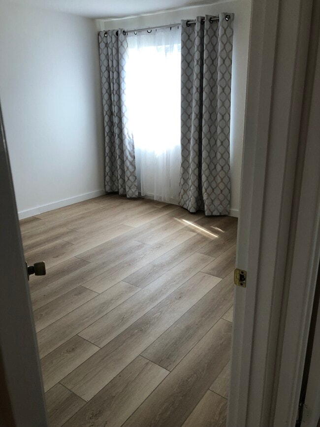 Mater bedroom - 2453 Rowntree Way