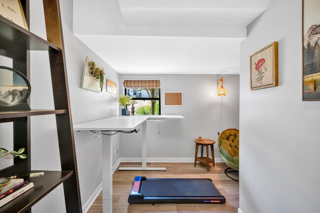 Foto del edificio - 7645 Chatham Cir