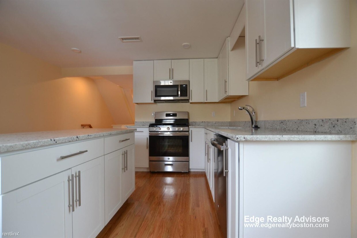 4 br, 2 bath - 36 Willow St - 4 br, 2 bath  - 36 Willow St