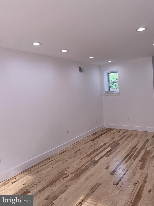 Building Photo - 2257 N Lawrence St