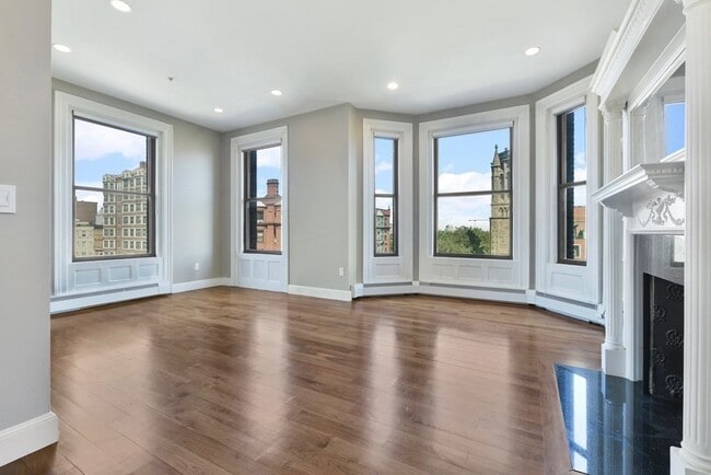 Building Photo - 483 Beacon St