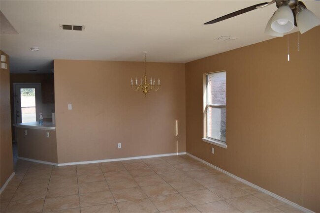 Building Photo - 2828 N Hampton Dr