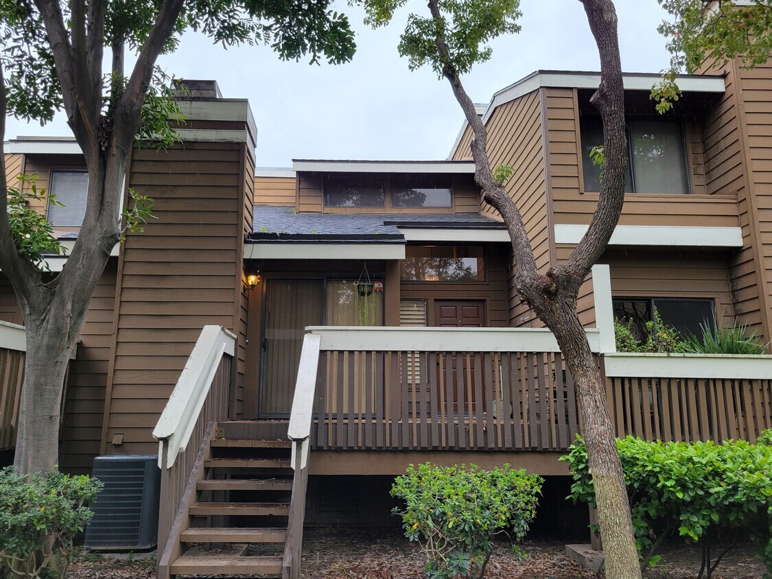 Primary Photo - 8550 Lake Knoll Ave