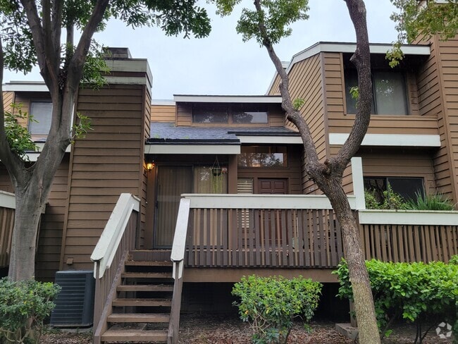 Building Photo - 8550 Lake Knoll Ave