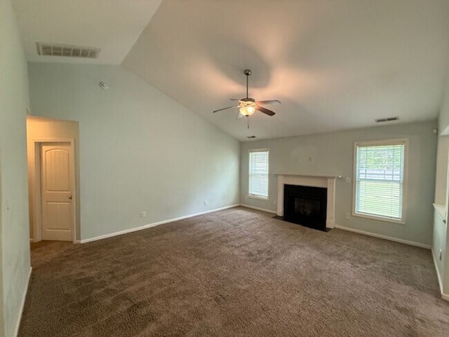 Building Photo - 3 Bedroom 2 Bath in Richlands
