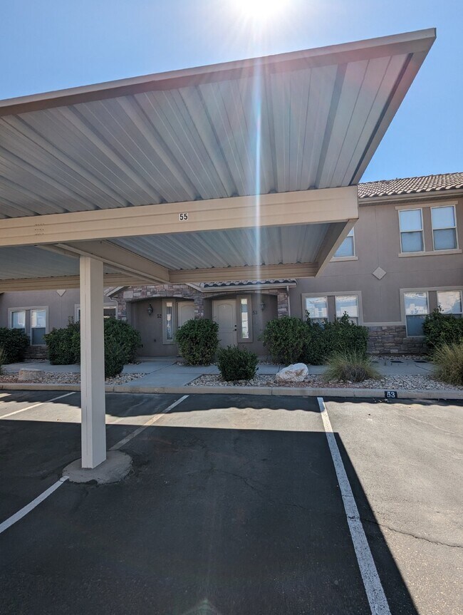 Foto del edificio - Fossil Hills Townhomes 3 Bed 2.5 Bath
