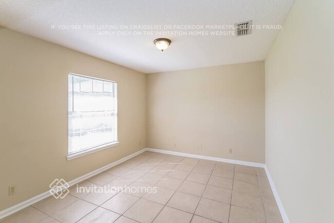 Foto del edificio - 14230 Satinwood Dr