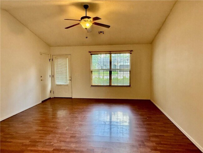 Foto del edificio - 2313 W Beech St