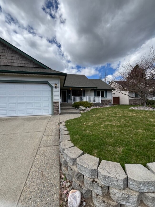 Building Photo - Charming 3-Bedroom Home with Mountain View...