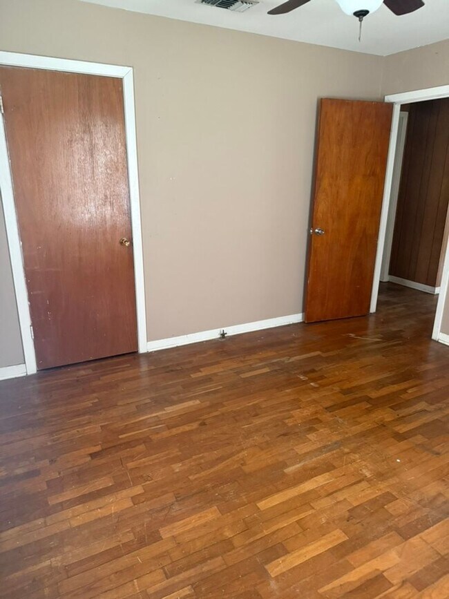 Foto del edificio - 3441 Little Cypress Dr