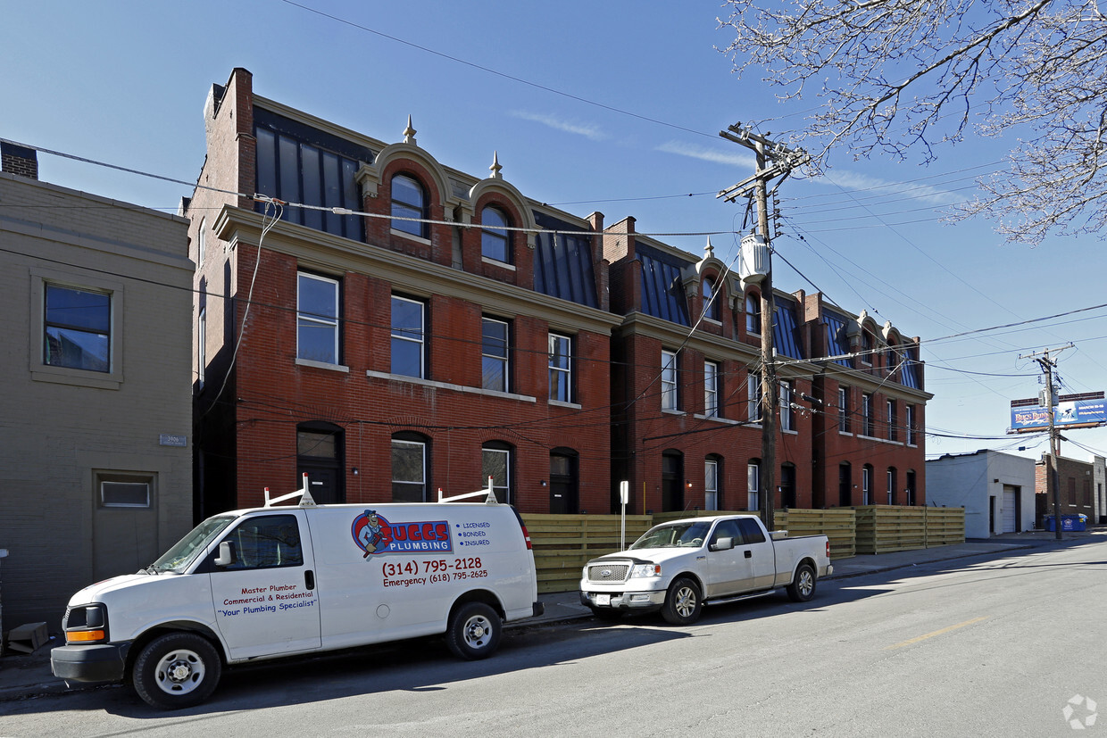 Primary Photo - Clayton Ave Apartments