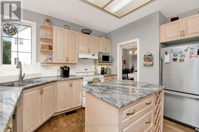 Building Photo - 53 Mattawa Crescent