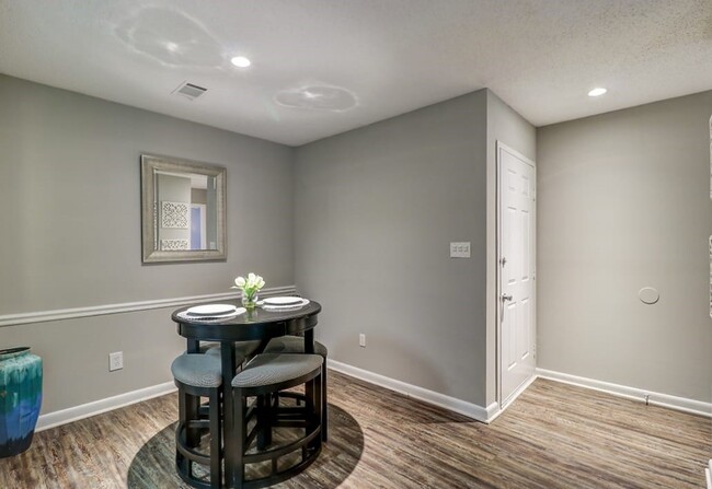 Dining Room - Woodhill Apartments