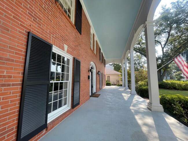 Building Photo - South Highland Beauty! This Is The One To ...