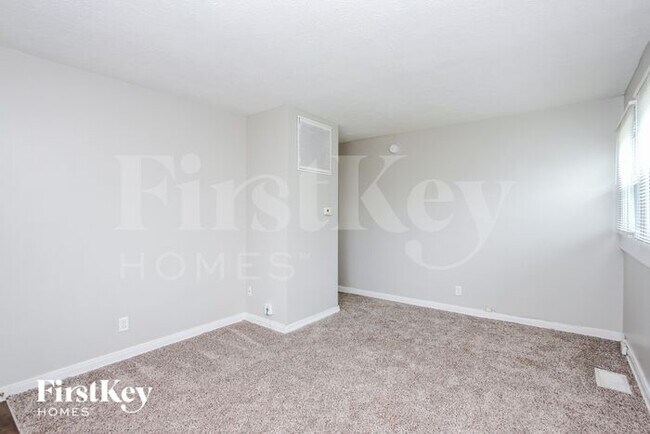 Foto del edificio - 4905 Barlow Dr