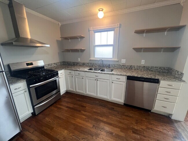 Foto del edificio - Downtown Home - with Appliances (including Dishwasher)