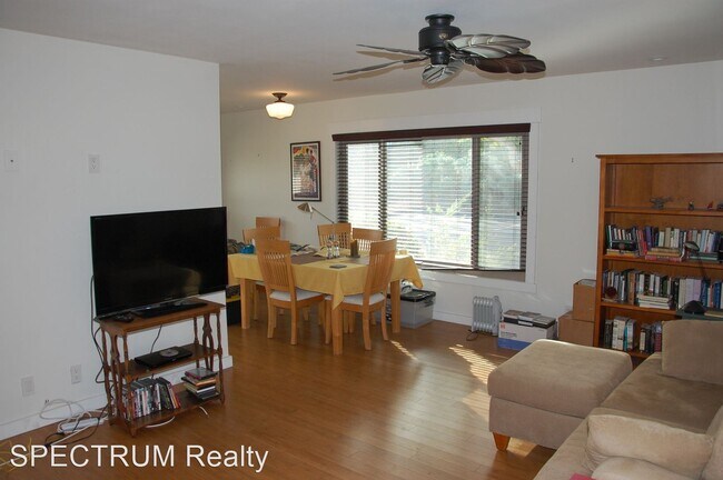 Foto del edificio - 2 br, 2 bath House - 4989 Ponderosa Way