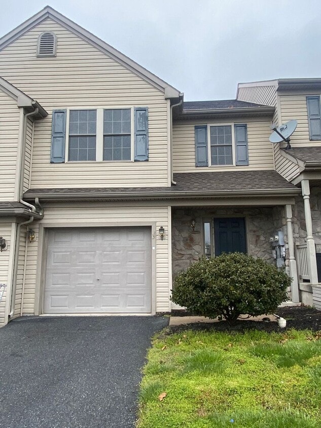 35 Village Dr, LeacockLeolaBareville, PA 17540 House Rental in