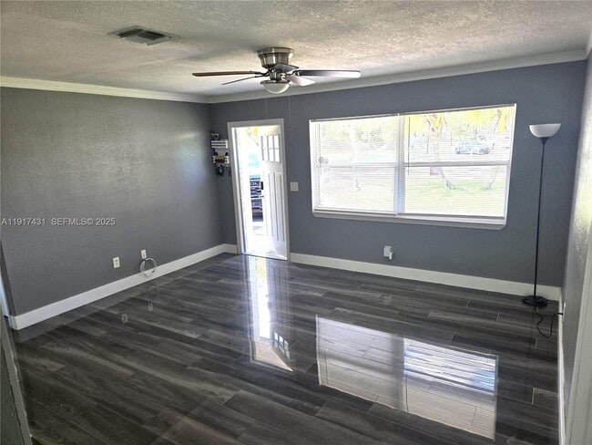 Foto del edificio - 2190 NE 1st Ln