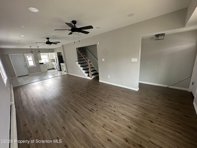 Building Photo - 406 New Grove St