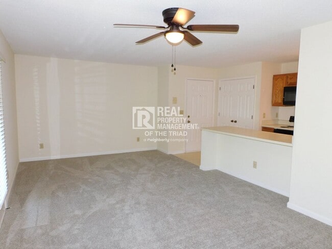 Building Photo - Cute 2BR/2BA Condo off Battleground Avenue...