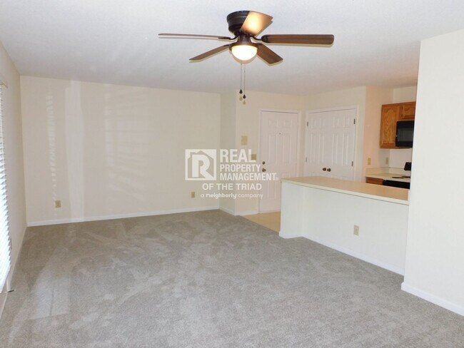 Foto del edificio - Cute 2BR/2BA Condo off Battleground Avenue...