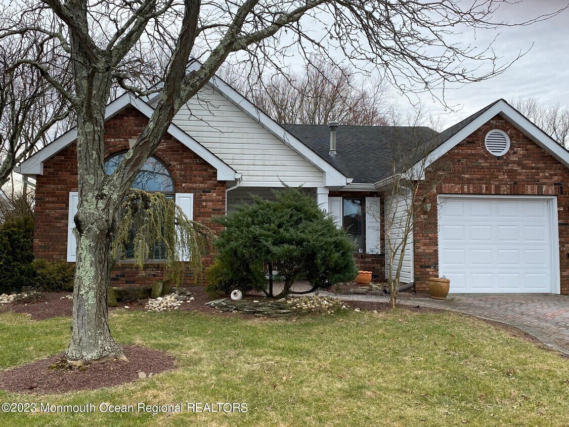 19 Hampton Dr, Marlboro, NJ 07746 House Rental in Marlboro, NJ