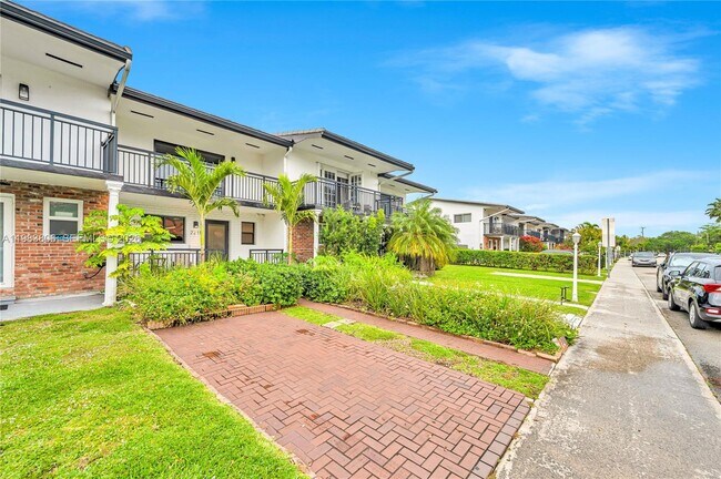 Foto del edificio - 2211 NE 122nd St