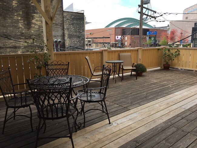 LargeDeck - 1029 N Old World 3rd St
