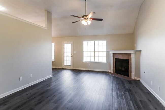 Foto del edificio - 7772 Bramble Ln