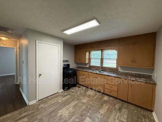Foto del edificio - 1527 E Mcgee St