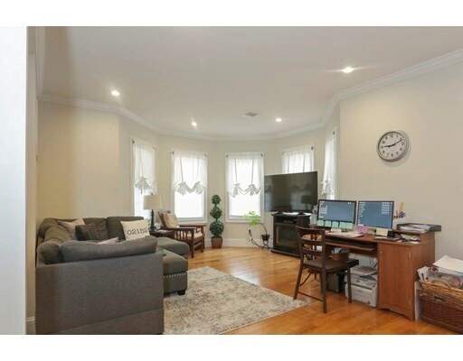 Building Photo - 274 Bowdoin St