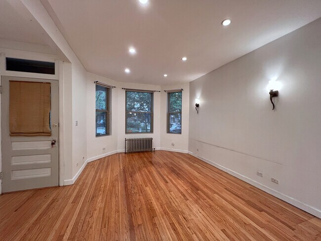 Foto del edificio - 4254 N Damen Ave