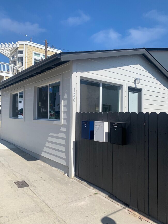 Entrada principal - 120 2nd St