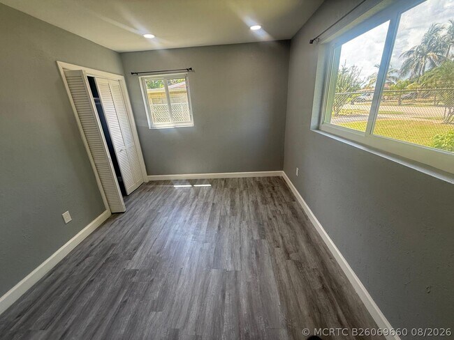 Foto del edificio - 630 E Dayton Cir