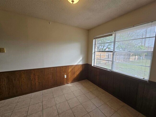 Foto del edificio - 1437 NW Great Plains Blvd