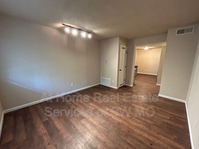 Foto del edificio - 1400 S Campbell Ave