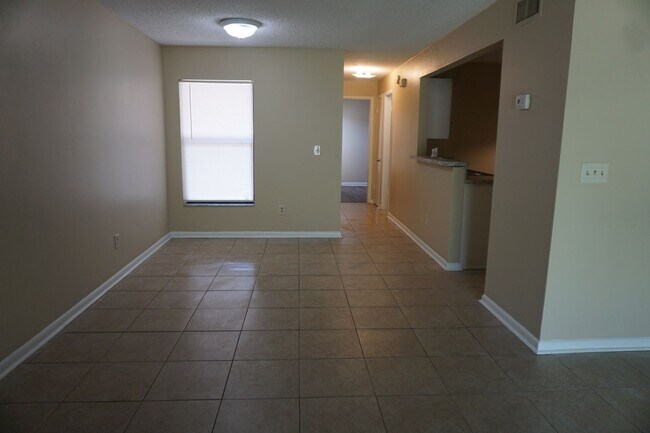 Foto del edificio - 2 bedroom townhome on Westside Near NAS