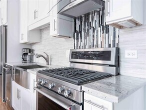 Building Photo - 819 S Wells St