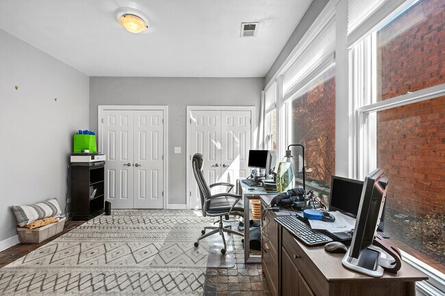 Foto del edificio - 6168 N Ravenswood Ave