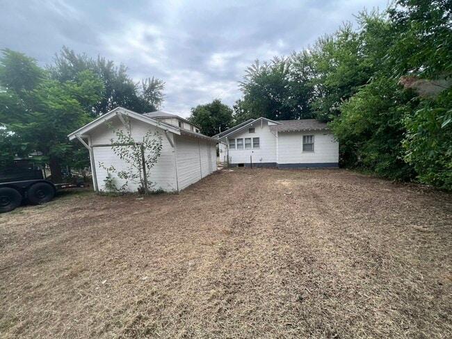 Building Photo - 442 E Lincoln Ave