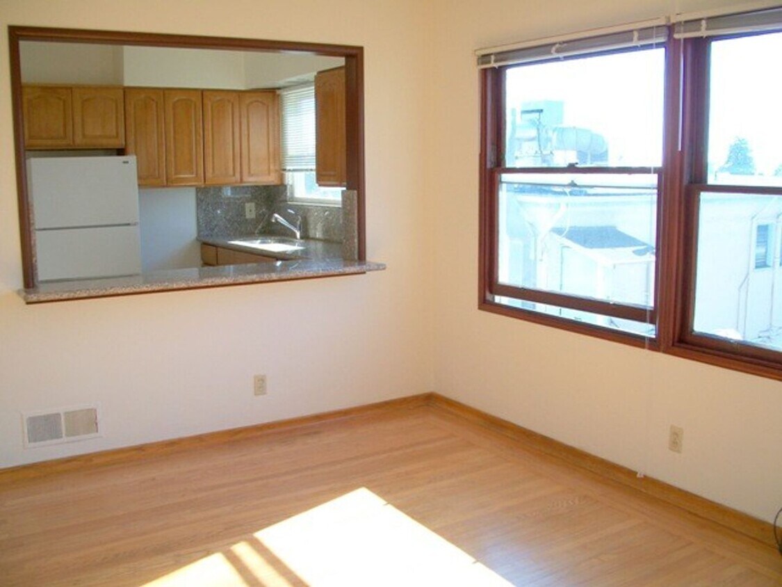 Foto principal - One-bedroom apartment in North Berkeley be...