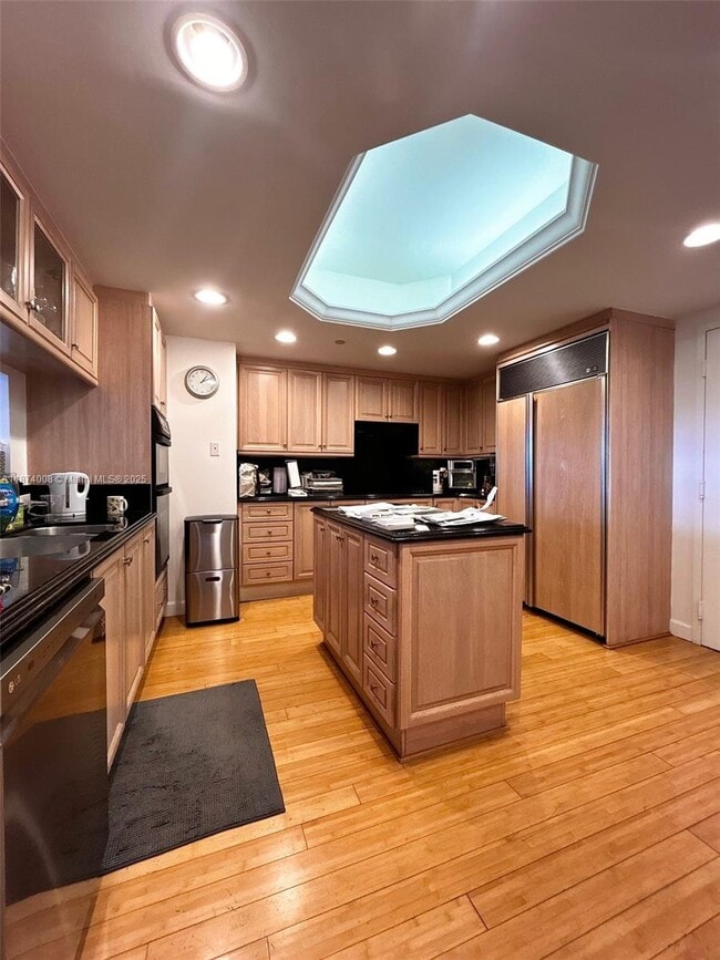 Building Photo - 9559 Collins Ave