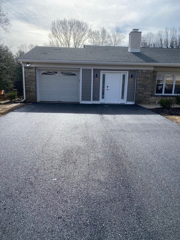 Primary Photo - 2158 Brookthorpe Cir