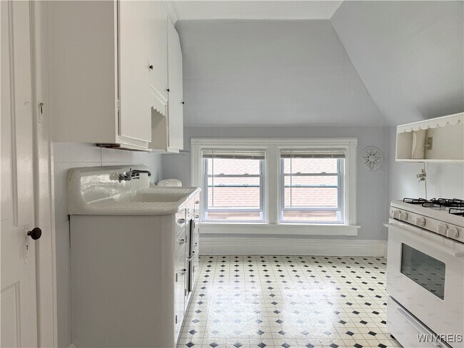 Foto del edificio - 328 Summer St