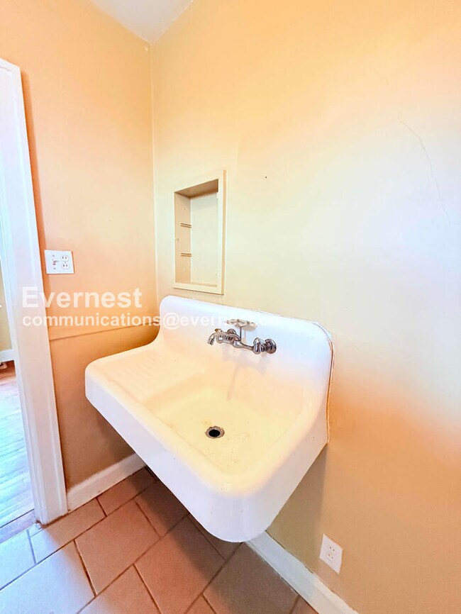 Building Photo - 4203 Cortland St