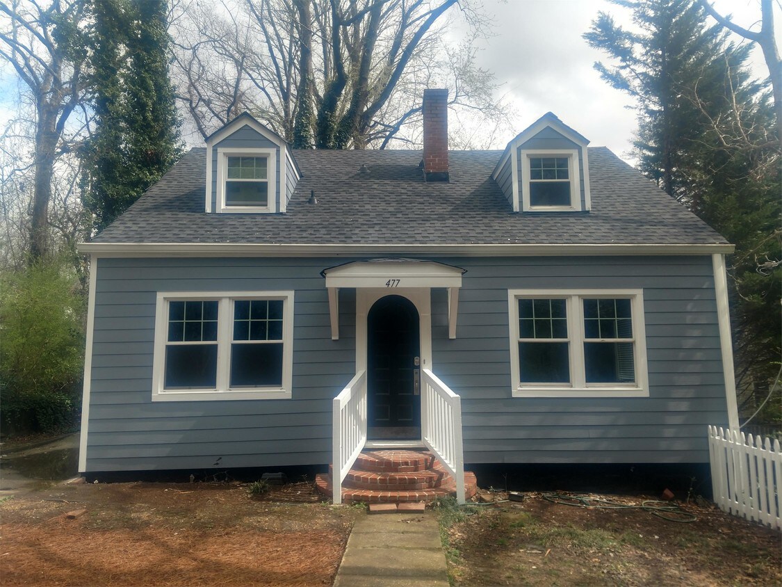 Photo - 477 Burlington Rd NE